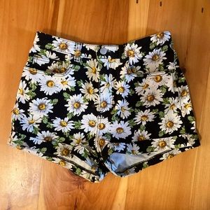 American Apparel Daisy Jean shorts 🌼🌼🌼